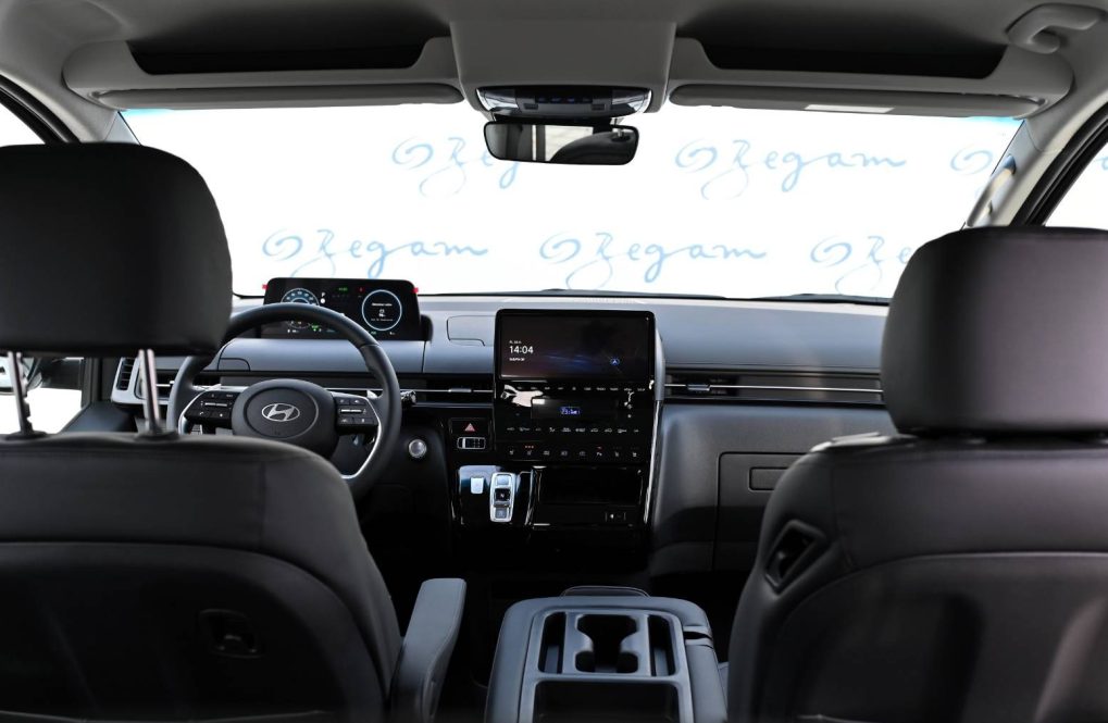 Hyundai-Staria-16T-GDi-HEV-Premium-9S-4x2-6AT-23