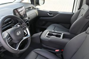 Hyundai-Staria-16T-GDi-HEV-Premium-9S-4x2-6AT-24
