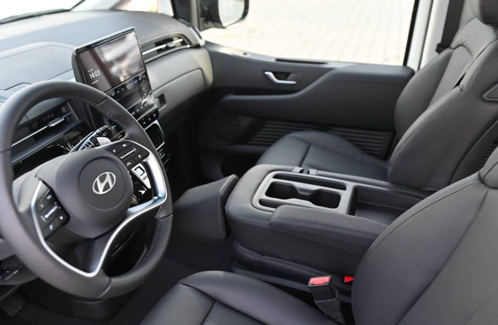Hyundai-Staria-16T-GDi-HEV-Premium-9S-4x2-6AT-24