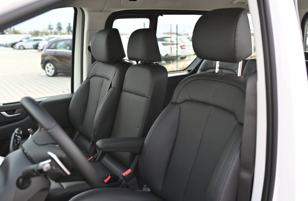 Hyundai-Staria-16T-GDi-HEV-Premium-9S-4x2-6AT-26
