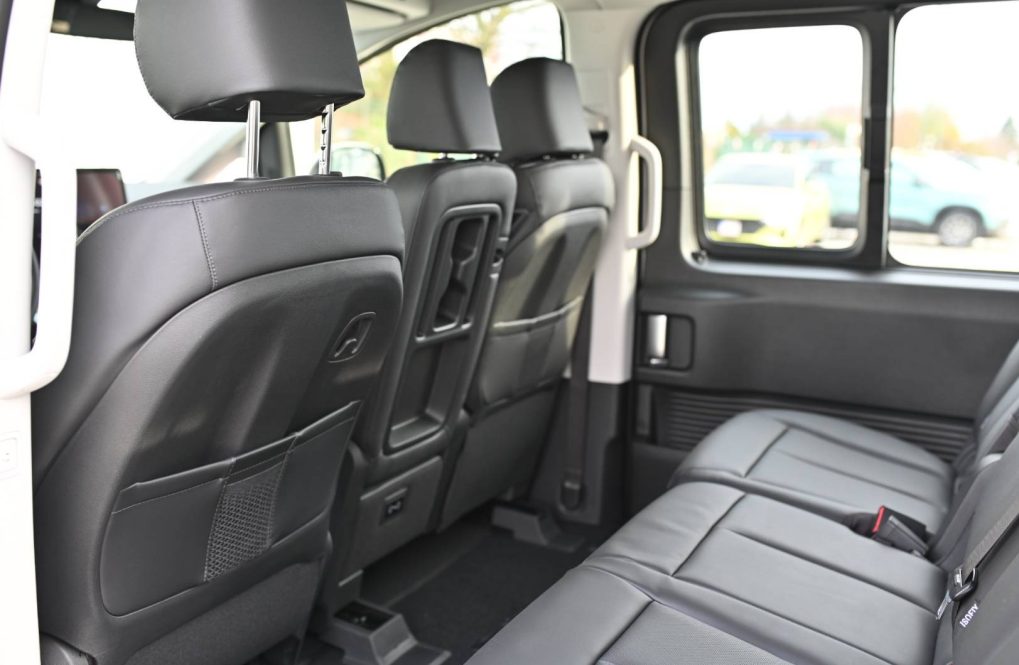 Hyundai-Staria-16T-GDi-HEV-Premium-9S-4x2-6AT-27