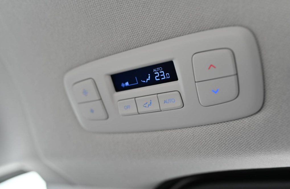 Hyundai-Staria-16T-GDi-HEV-Premium-9S-4x2-6AT-31