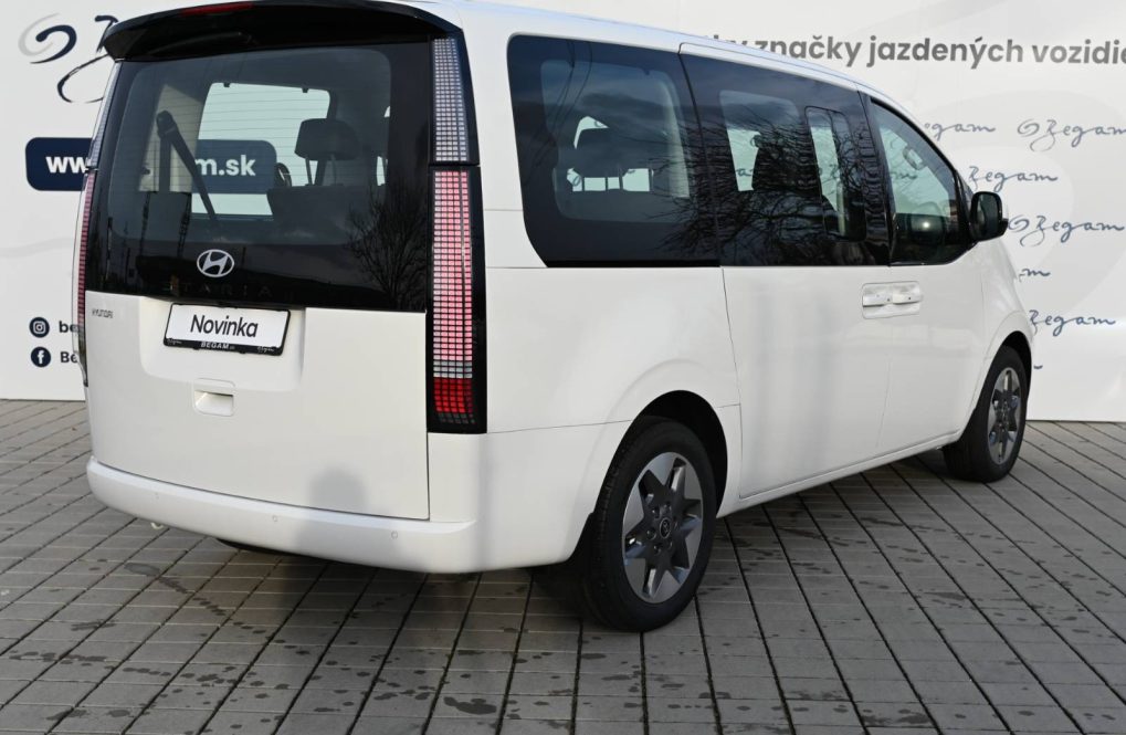 Hyundai-Staria-16T-GDi-HEV-Premium-9S-4x2-6AT-6