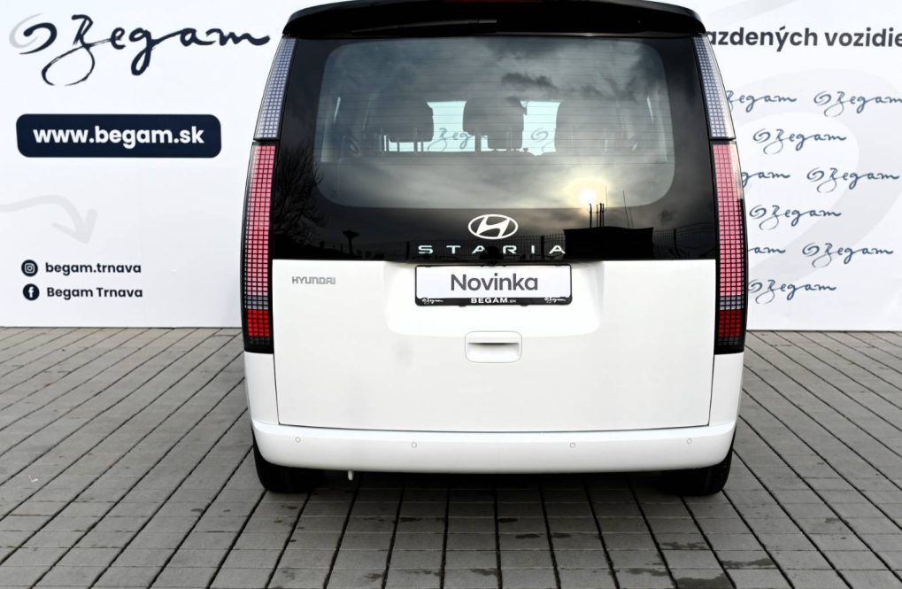 Hyundai-Staria-16T-GDi-HEV-Premium-9S-4x2-6AT-7