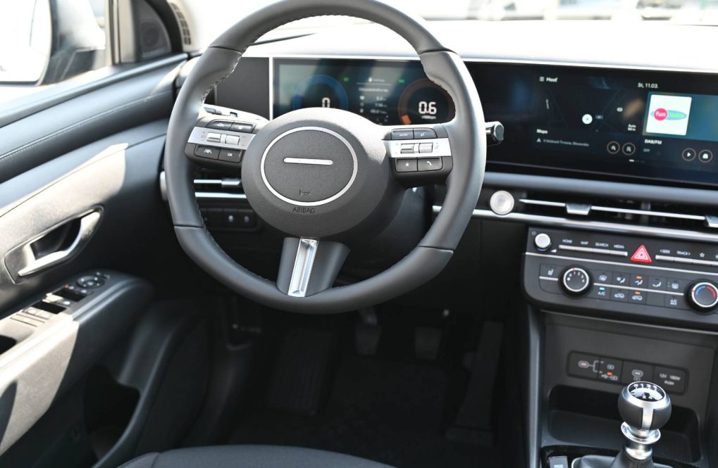 Hyundai-Tucson-NX4-Comfort-16T-GDi-110kW-6MT-MY2027-10
