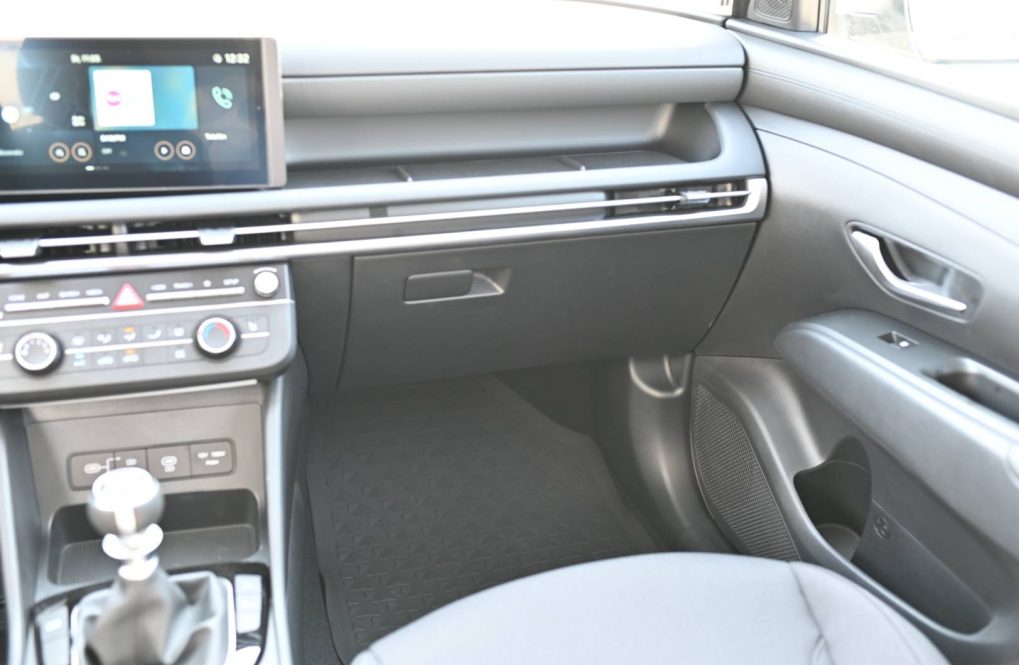 Hyundai-Tucson-NX4-Comfort-16T-GDi-110kW-6MT-MY2027-11