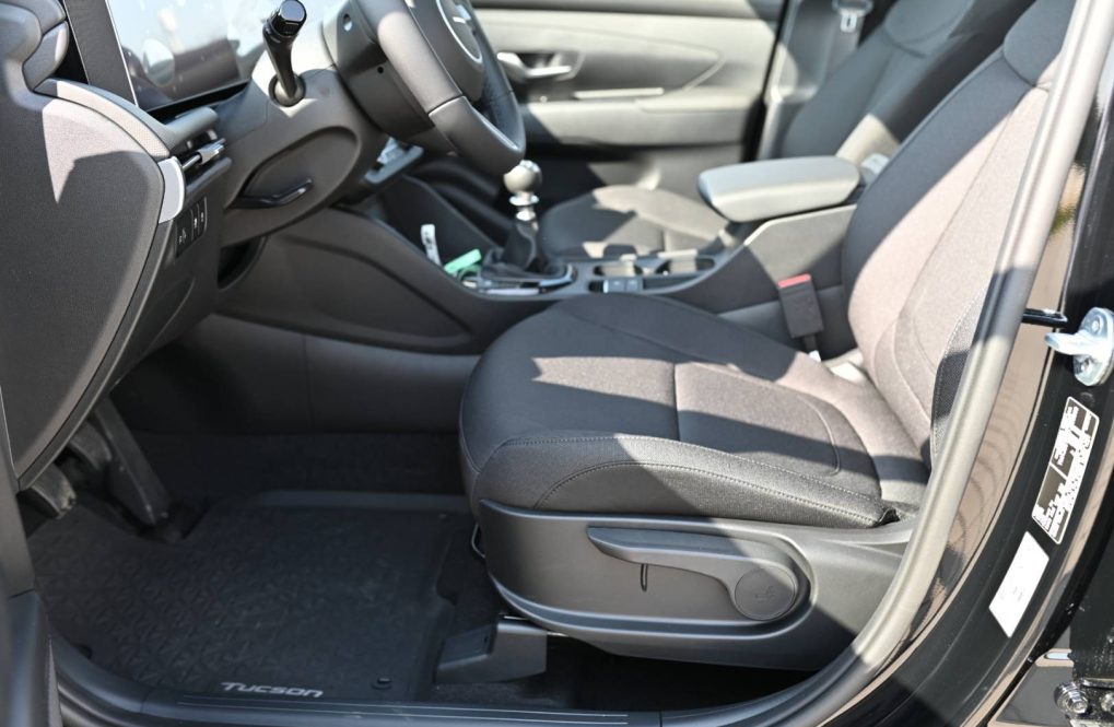 Hyundai-Tucson-NX4-Comfort-16T-GDi-110kW-6MT-MY2027-26