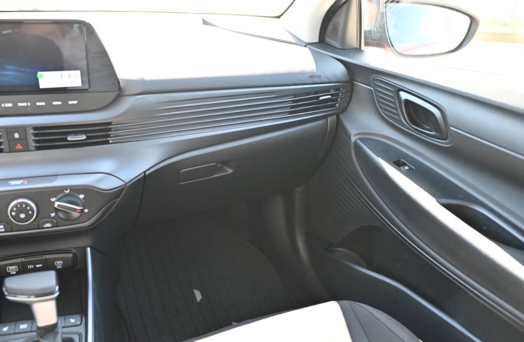Hyundai-i20-10-T-GDi-Comfort-AT-11
