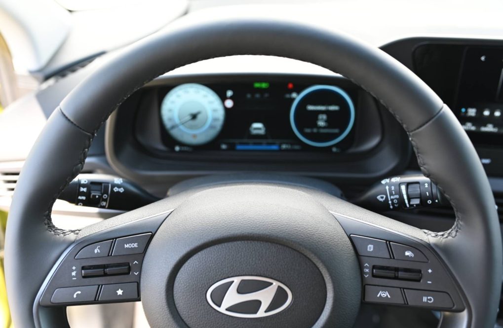 Hyundai-i20-10-T-GDi-Family-AT-15