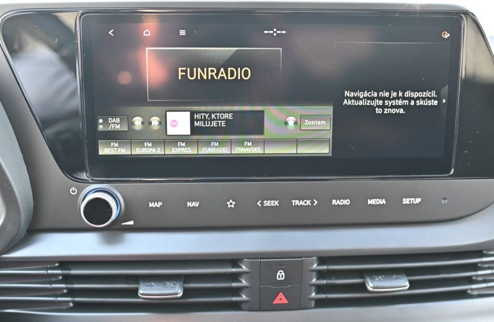 Hyundai-i20-10-T-GDi-Family-AT-18