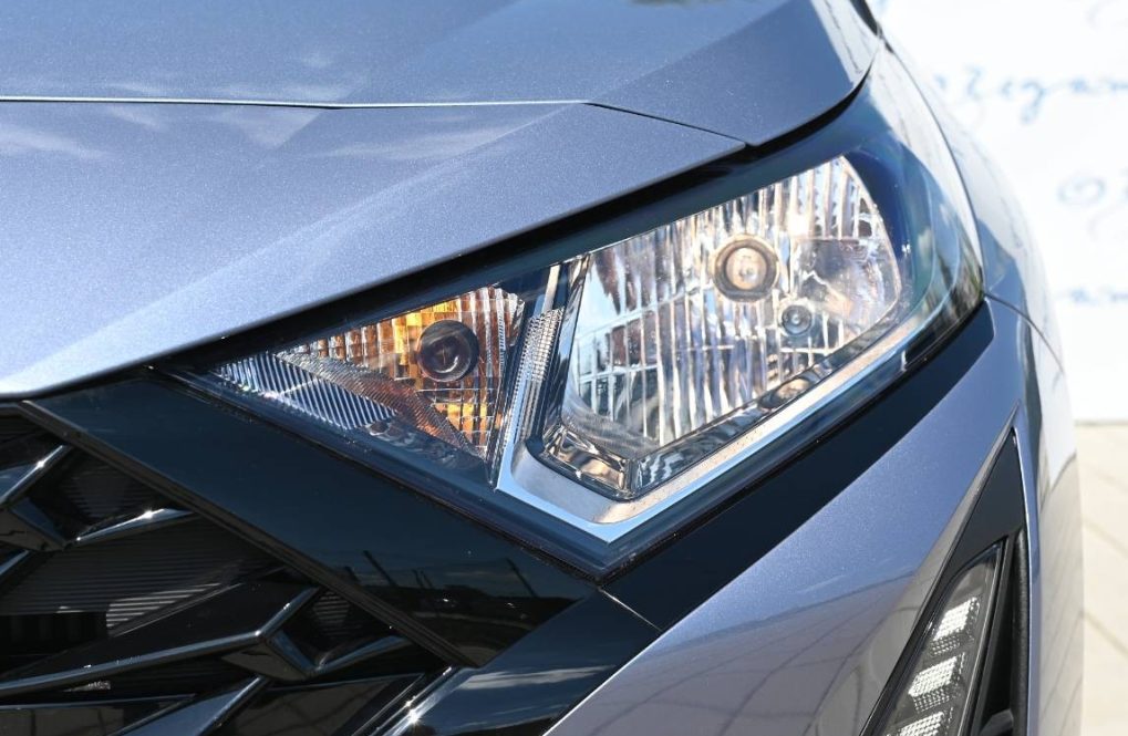 Hyundai-i20-10-T-GDi-Family-AT-2