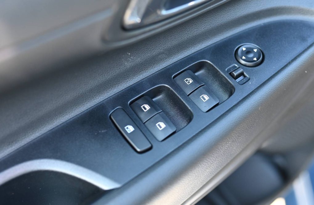 Hyundai-i20-10-T-GDi-Family-AT-24