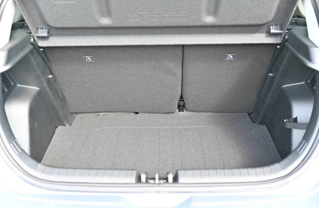Hyundai-i20-10-T-GDi-Family-AT-31