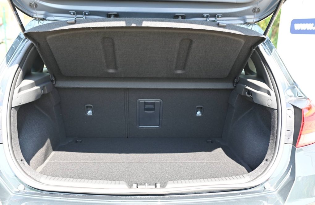 Hyundai-i30-15-T-GDi-mHEV-Family-DCT-20