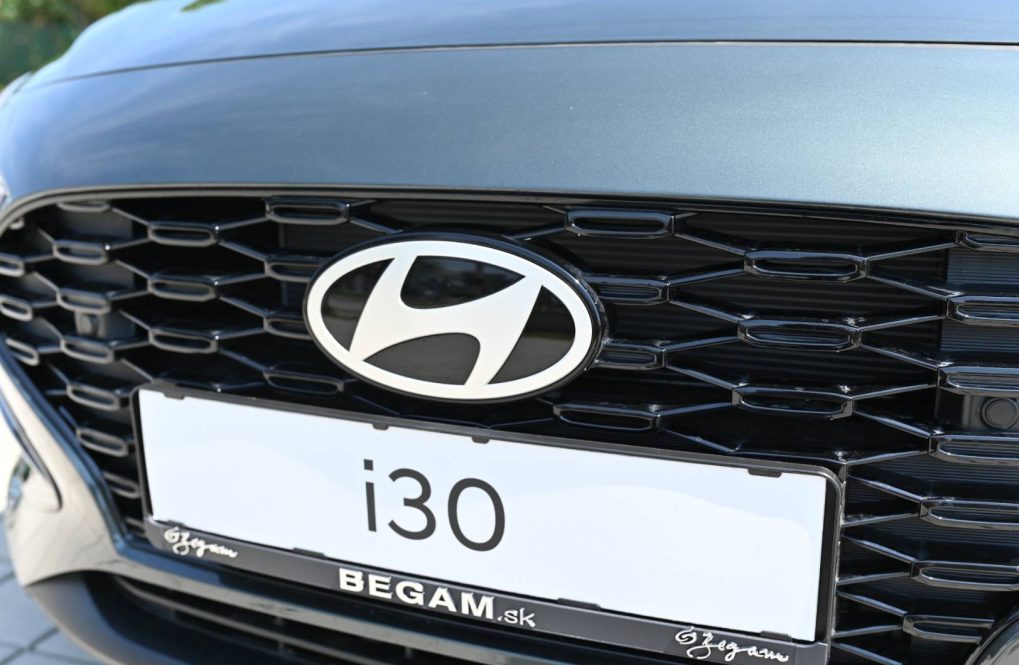 Hyundai-i30-15-T-GDi-mHEV-Family-DCT-3
