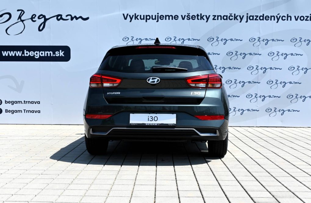 Hyundai-i30-15-T-GDi-mHEV-Family-DCT-5