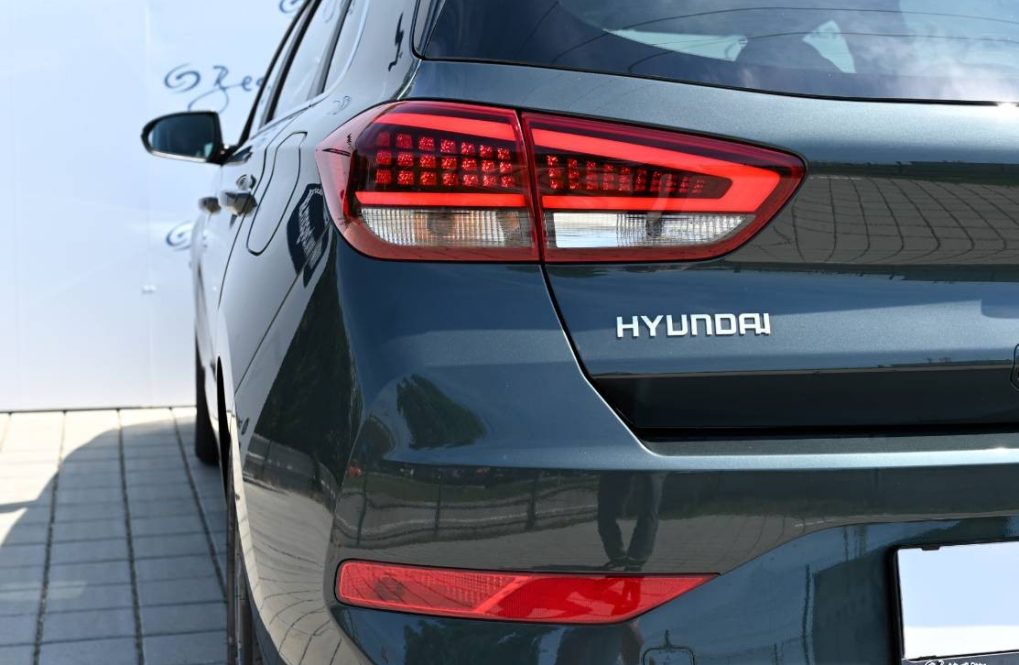 Hyundai-i30-15-T-GDi-mHEV-Family-DCT-6