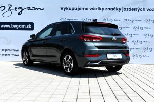 Hyundai-i30-15-T-GDi-mHEV-Family-DCT-9