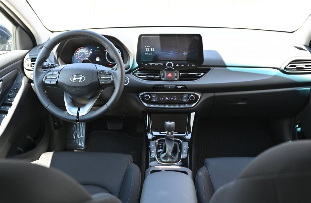 Hyundai-i30-16-T-GDi-FAMILY-7DCT-MY26-15