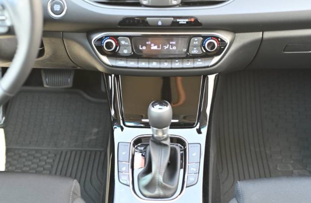 Hyundai-i30-16-T-GDi-FAMILY-7DCT-MY26-30