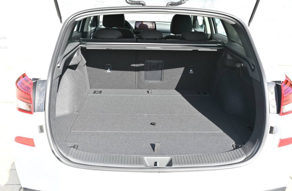Hyundai-i30-CW-15T-GDi-MHEV-7DCT-FAMILY-MY25-103kW-12