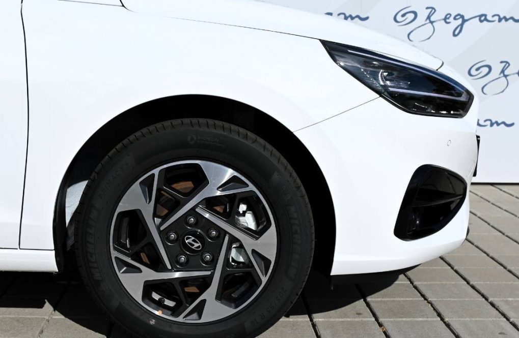 Hyundai-i30-CW-15T-GDi-MHEV-7DCT-FAMILY-MY25-103kW-6