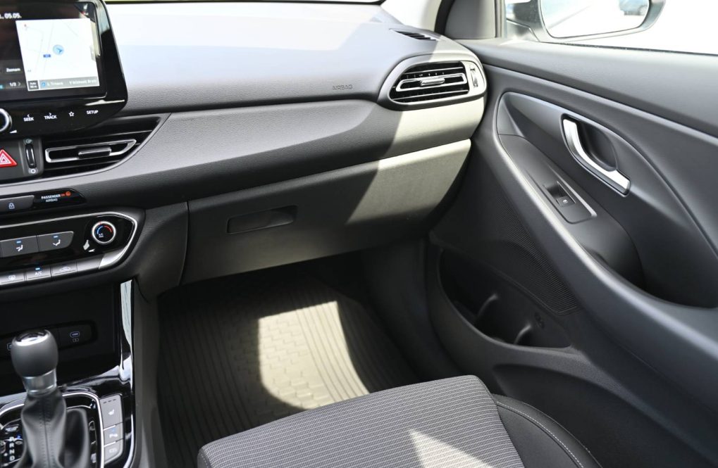 Hyundai-i30-CW-i30WGN-16-T-GDi-Comfort-7DCT-MY26-17