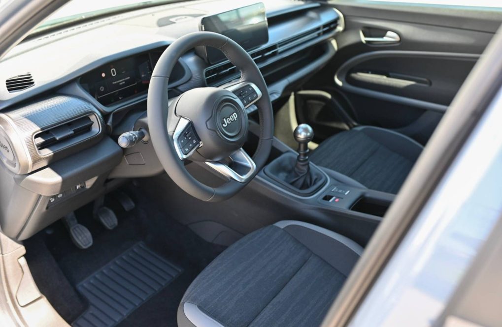 Jeep-Avenger-12-GSE-T3-LONGITUDE-10