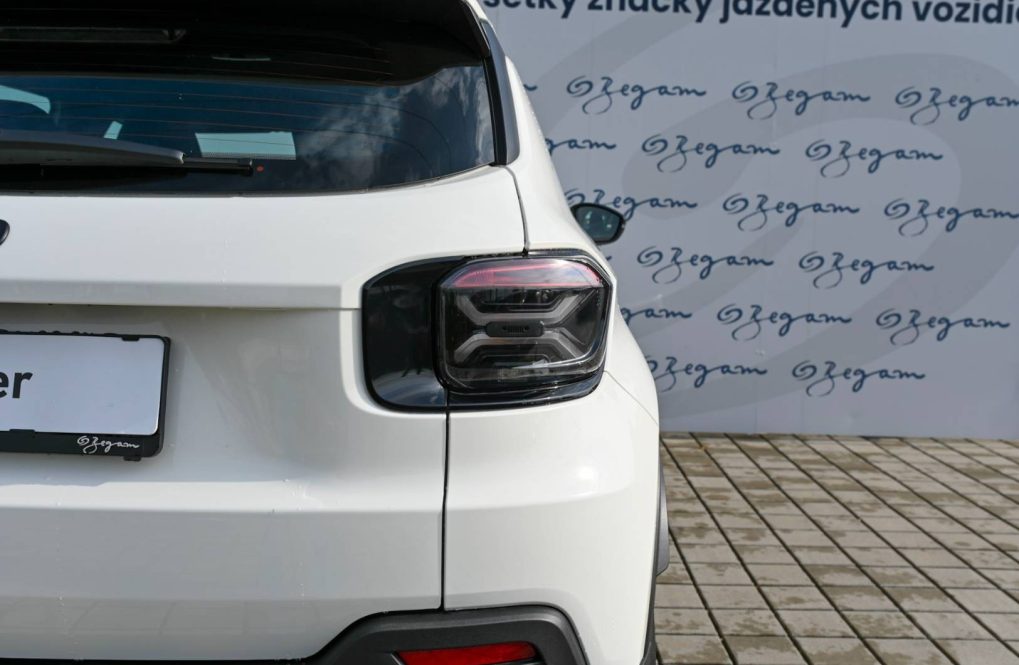 Jeep-Avenger-12-T-e-Hybrid-6DCT-UPLAND-4xe-10