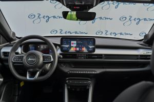 Jeep-Avenger-12-T-e-Hybrid-6DCT-UPLAND-4xe-17