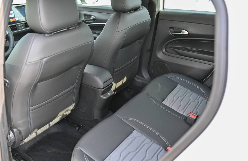 Jeep-Avenger-12-T-e-Hybrid-6DCT-UPLAND-4xe-26