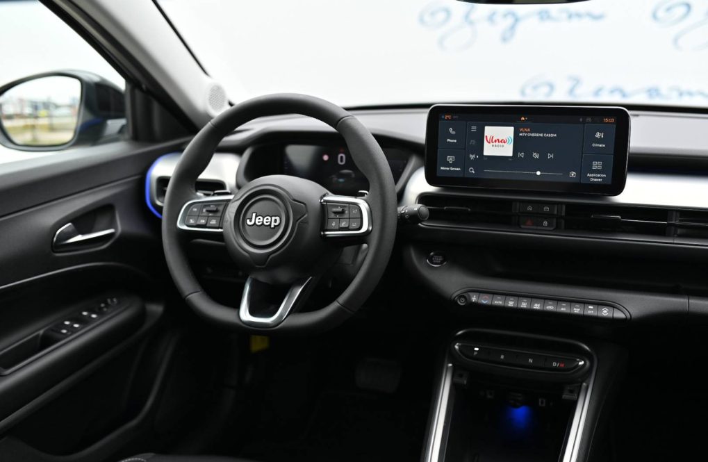 Jeep-Avenger-12-T-e-Hybrid-Summit-AT-11