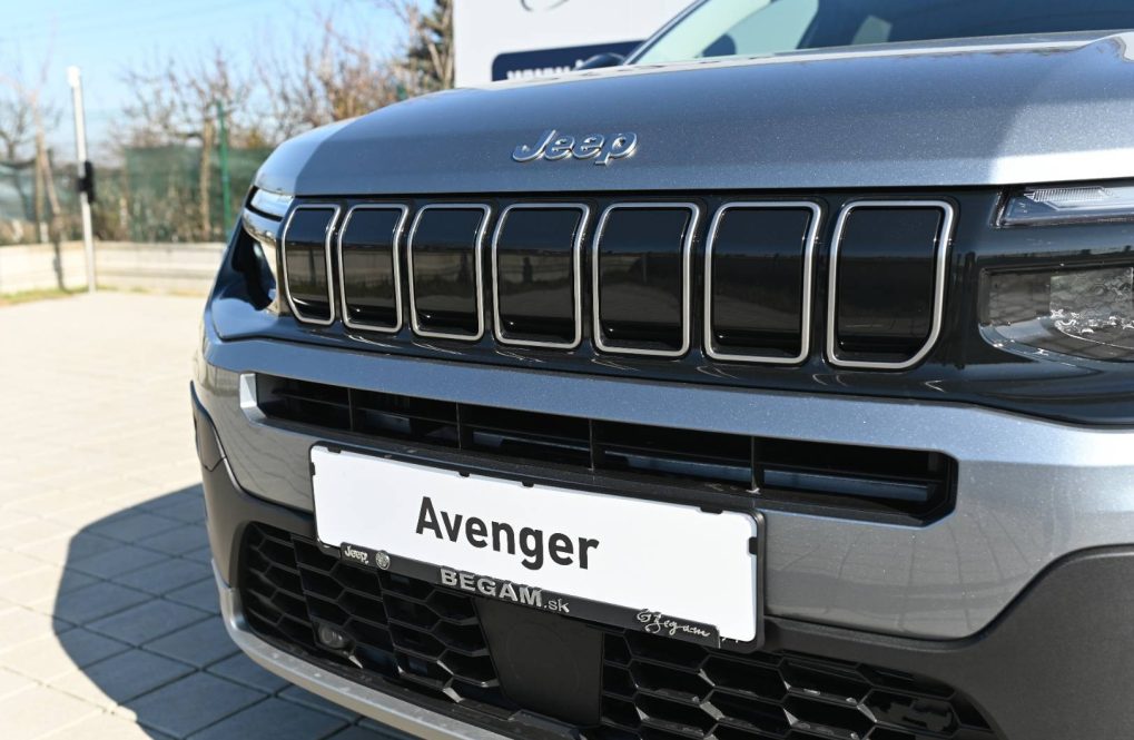 Jeep-Avenger-12-T-e-Hybrid-Summit-AT-3