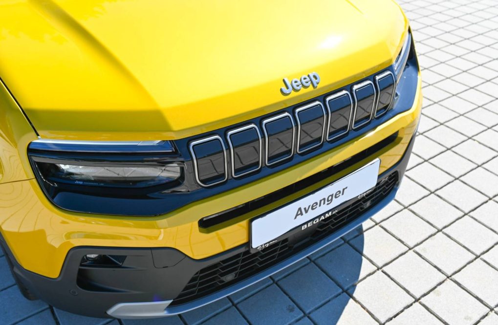 Jeep-Avenger-12-T-e-Hybrid-Summit-AT-3