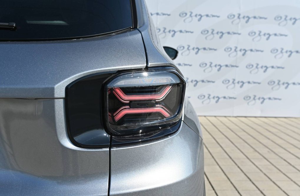 Jeep-Avenger-12-T-e-Hybrid-Summit-AT-7