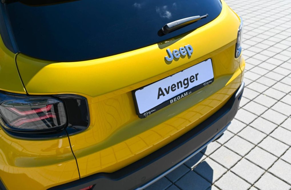 Jeep-Avenger-12-T-e-Hybrid-Summit-AT-9