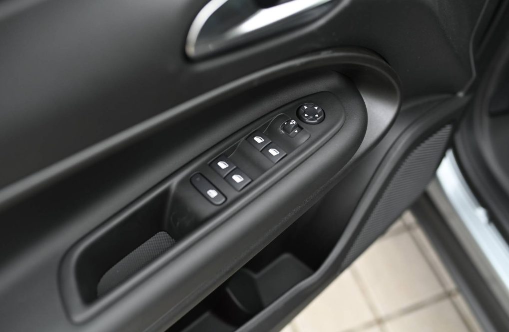Jeep-Avenger-Elektro-54-kWh-SUMMIT-24