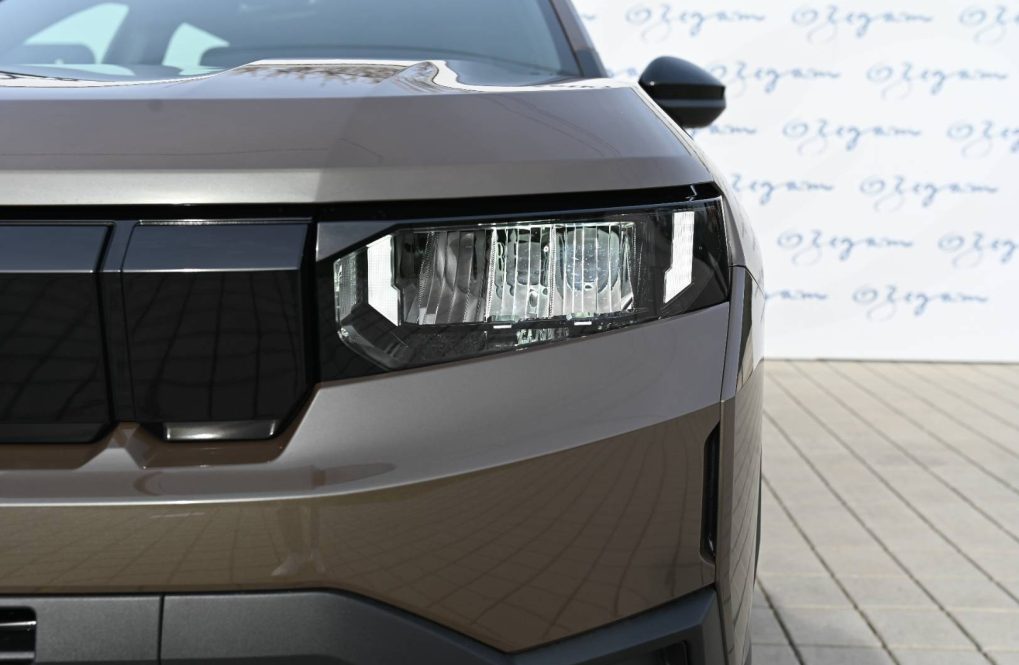 Jeep-Compass-12T-e-Hybrid-Altitude-145K-6-EDCT-2