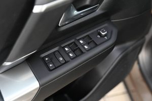 Jeep-Compass-12T-e-Hybrid-Altitude-145K-6-EDCT-23