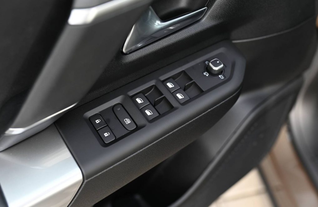 Jeep-Compass-12T-e-Hybrid-Altitude-145K-6-EDCT-23