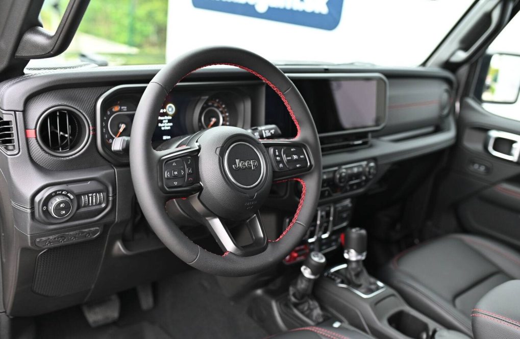 Jeep-Wrangler-RUBICON-20-TURBO-272k-8AT-4WD-8