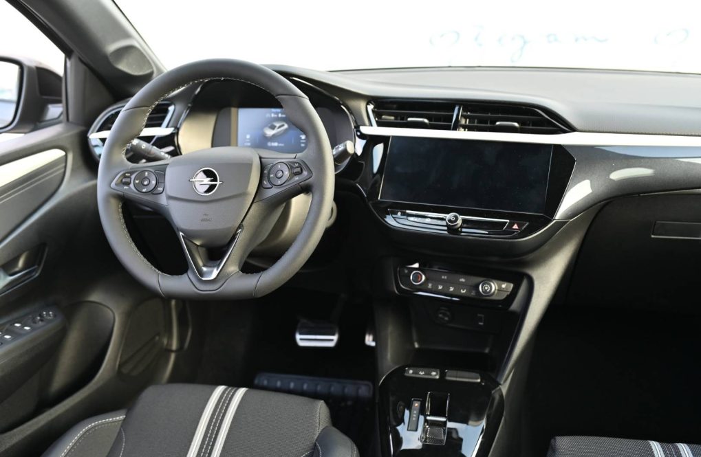 Opel-Corsa-12-Turbo-SS-GS-AT-10