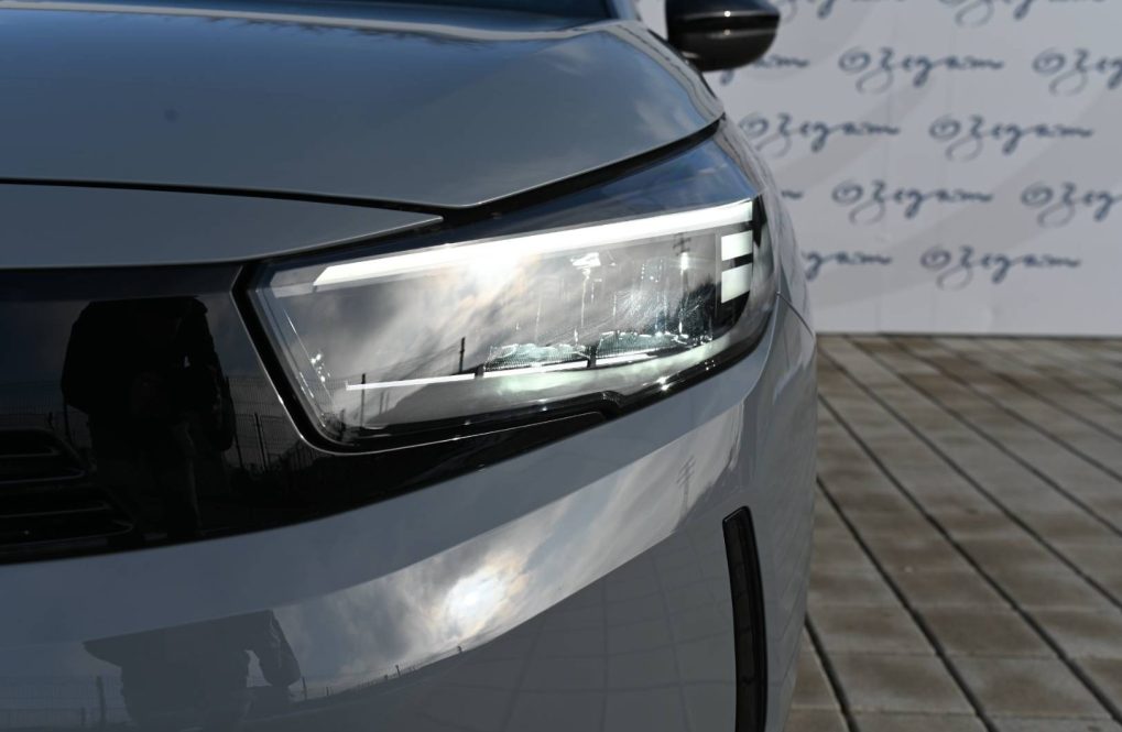 Opel-Corsa-12-Turbo-SS-GS-AT-4