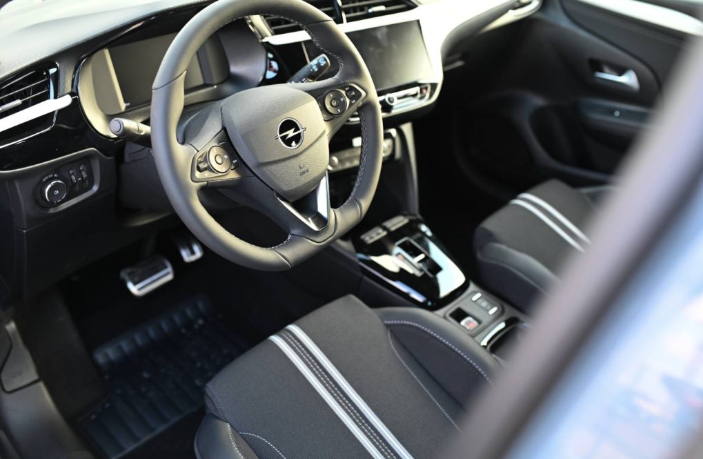 Opel-Corsa-12-Turbo-SS-GS-AT-9