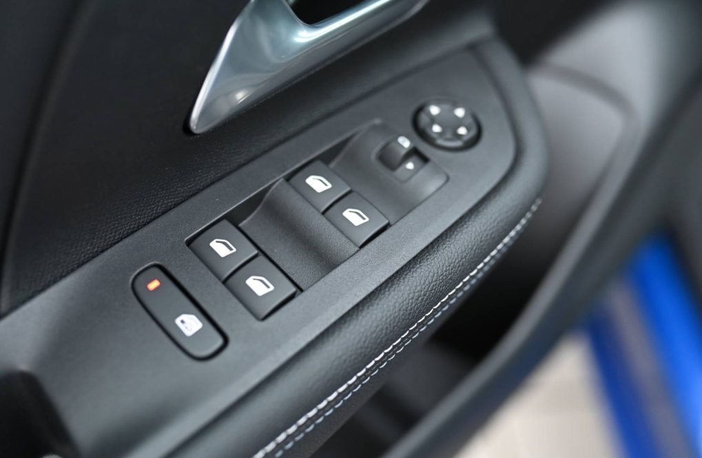 Opel-Mokka-GS-Hybrid-48V-eDCT-6-automat-23