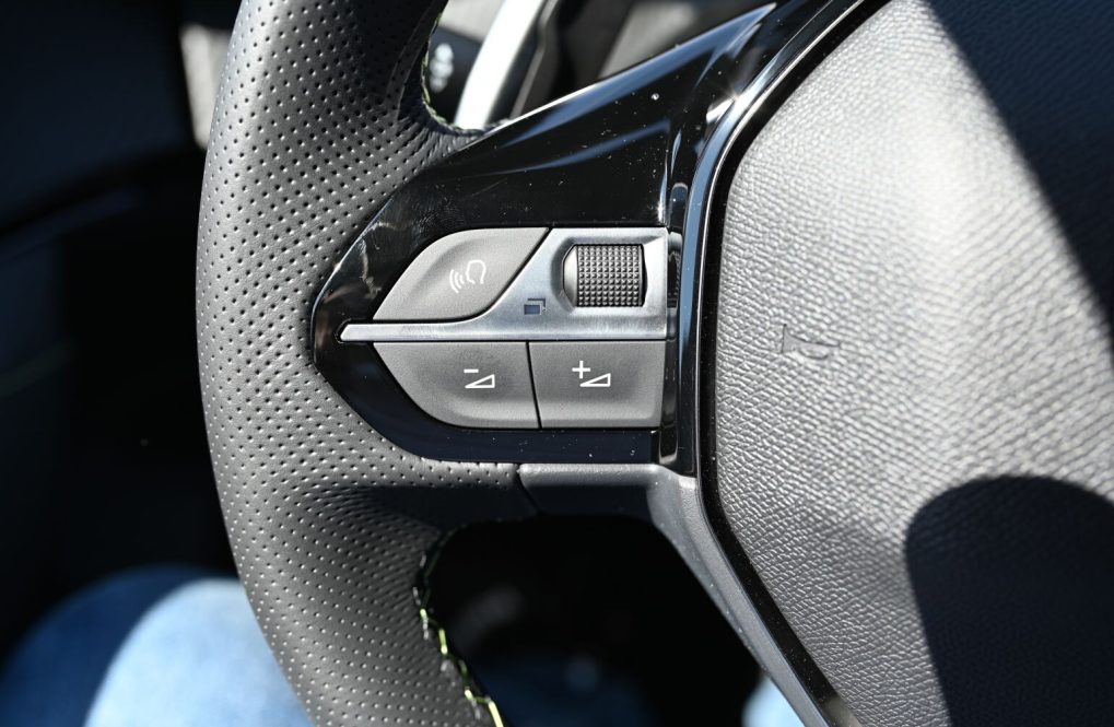 Peugeot-2008-2008-ALLURE-Hybrid-145k-e-DCS6-MHEV-13