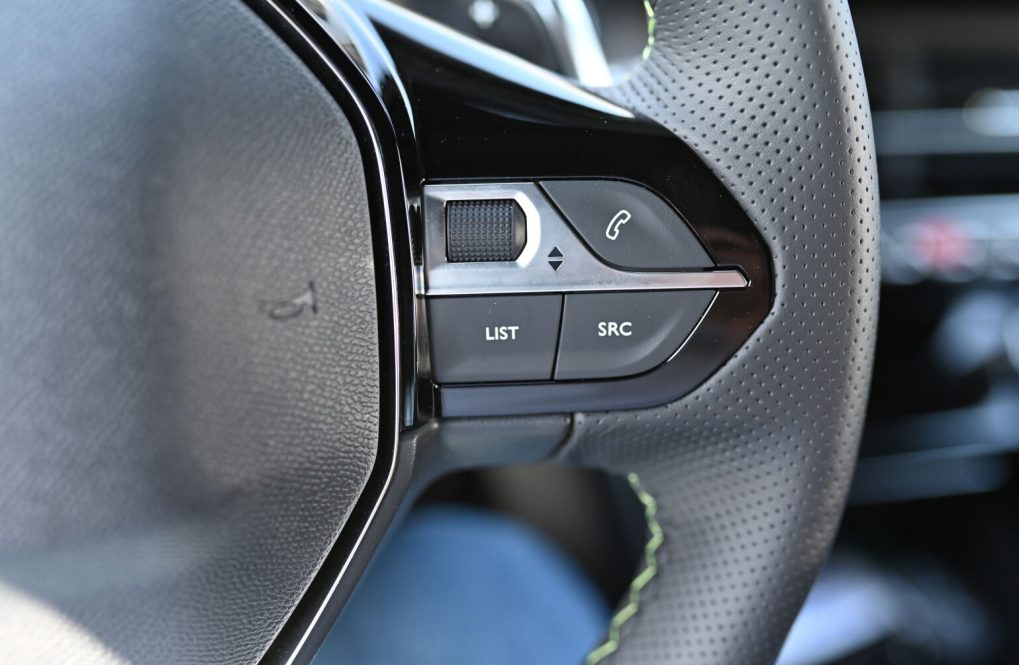 Peugeot-2008-2008-ALLURE-Hybrid-145k-e-DCS6-MHEV-14