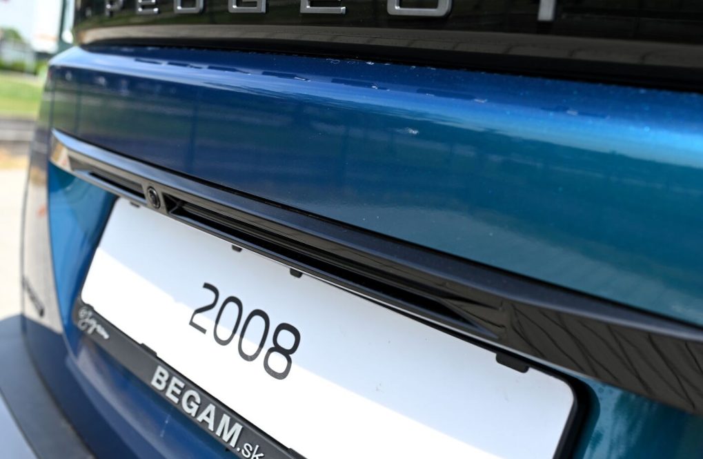 Peugeot-2008-2008-GT-Hybrid-145k-e-DCS6-MHEV-10