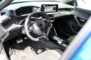 Peugeot-2008-2008-GT-Hybrid-145k-e-DCS6-MHEV-12