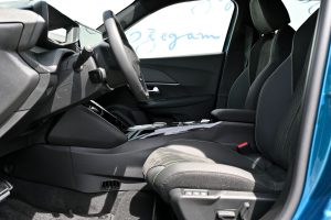 Peugeot-2008-2008-GT-Hybrid-145k-e-DCS6-MHEV-27